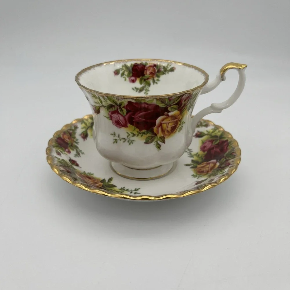 Vintage Royal Albert Old Country Roses Teacup &‎ Saucer Set - Bone China